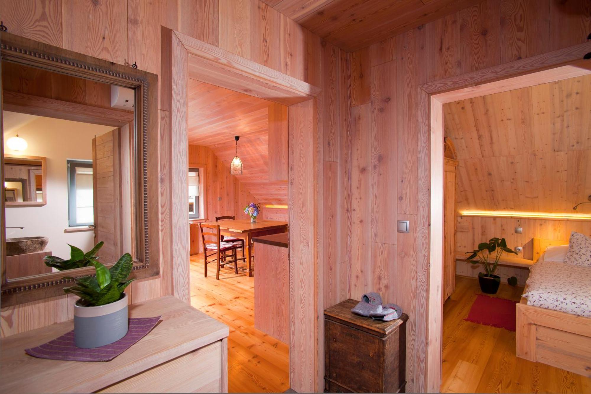 Juvanova Hisa - Apartments And Rooms Luce Экстерьер фото
