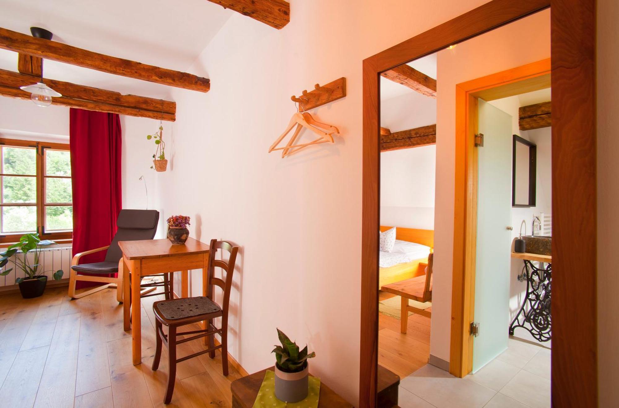Juvanova Hisa - Apartments And Rooms Luce Экстерьер фото