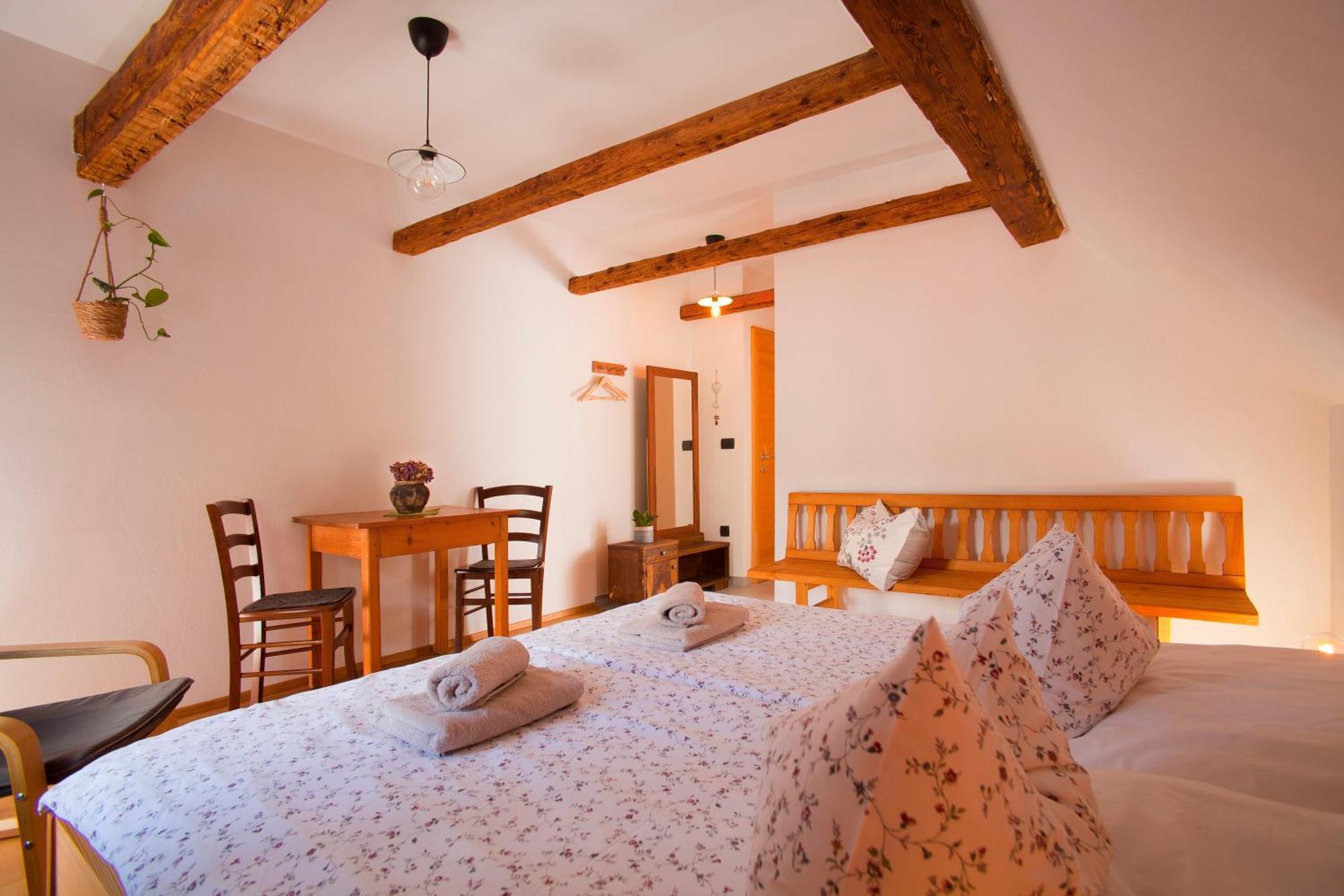Juvanova Hisa - Apartments And Rooms Luce Экстерьер фото